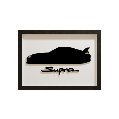 Supra MK4 als minimalistische Acrylglas-Autosilhouette